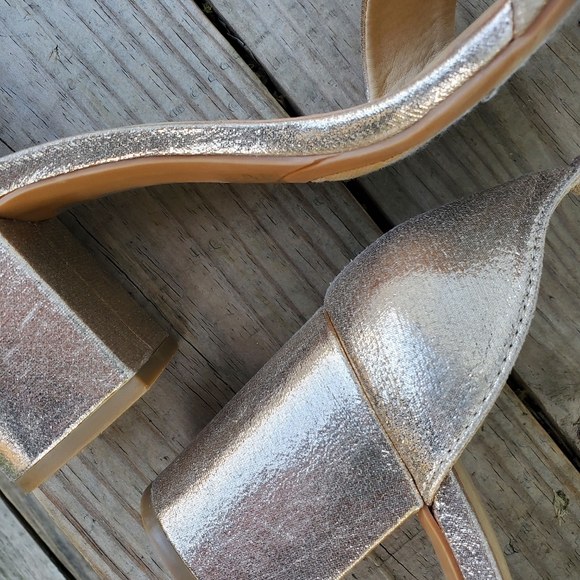 CL by Laundry heels - Picture 2 of 4